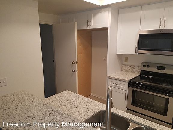 5th image of 467 Deerfield Ave
