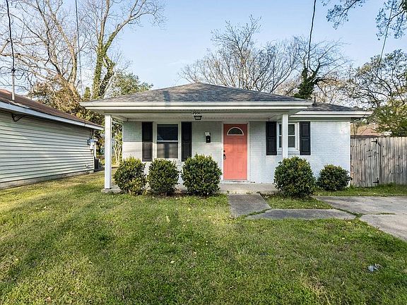 2nd image of 2931 Peronne Ave