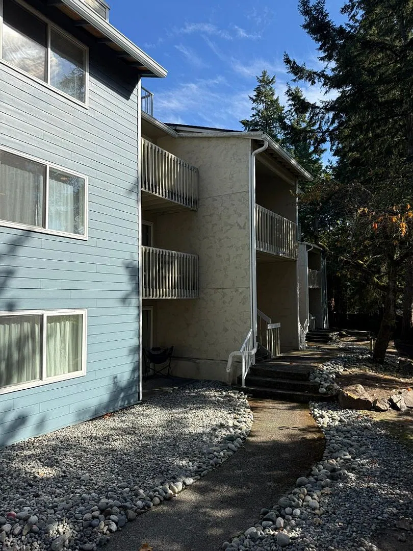 1Bd/1Ba Redmond Condo — Photo 1
