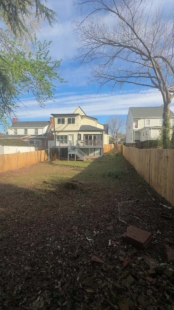447 Avondale Dr — Photo 2