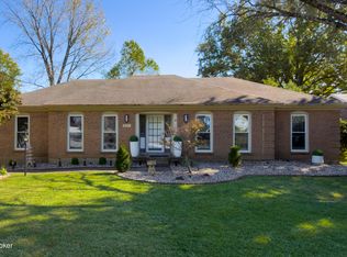 8311 Pine Grove Ct, Louisville, KY 40214