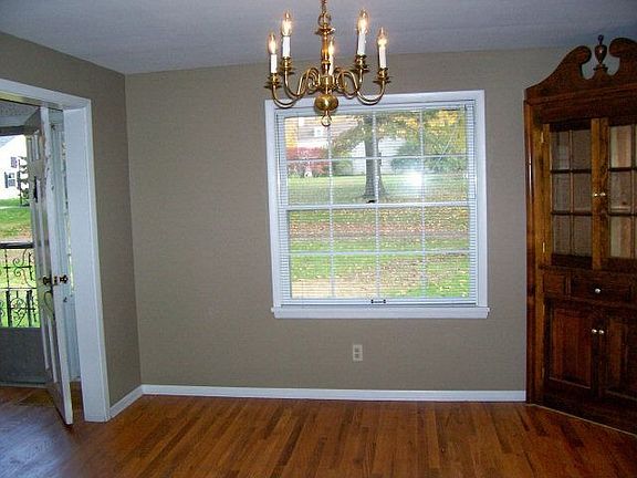 4th image of 194 Meadow St