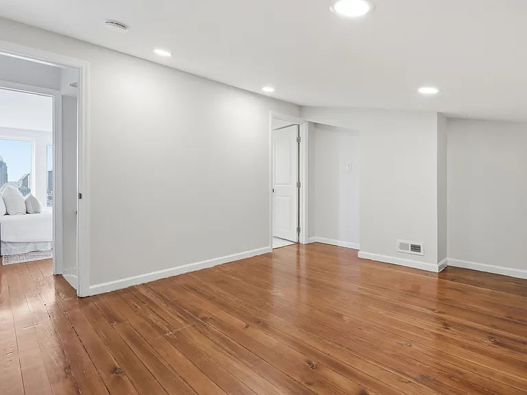 525 Boal St — Photo 14