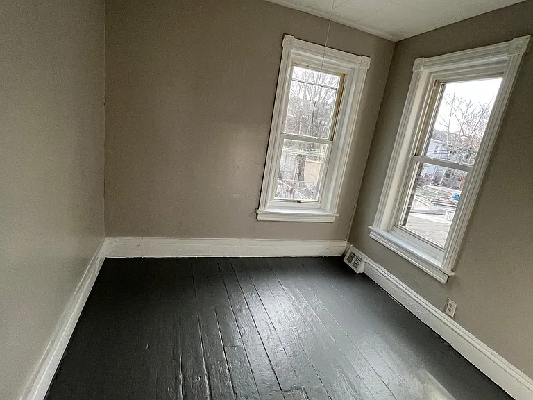 71 S Logan Ave — Photo 1
