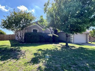 525 Reagan Ln, Burleson, TX 76028