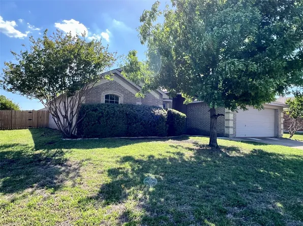 525 Reagan Ln, Burleson, TX 76028
