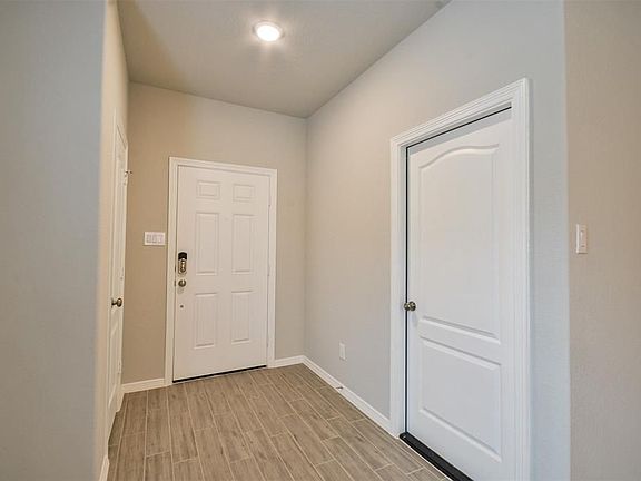 3rd image of 826 Wembley Wood Way