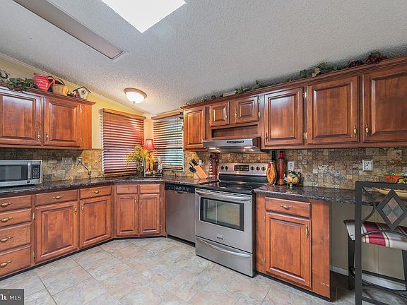 3rd image of 10 Canterbury Way