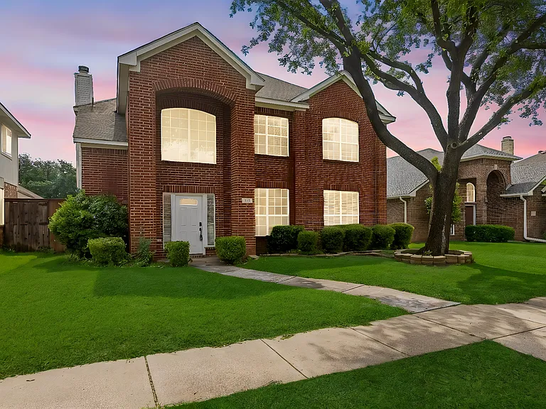 811 Kipling Dr — Photo 1