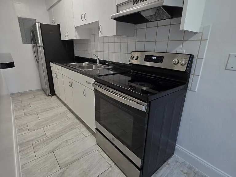 100 SW 9th St #103 — Photo 4