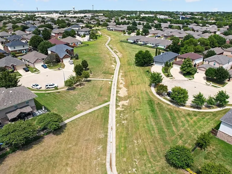 8828 Valley River Dr — Photo 23
