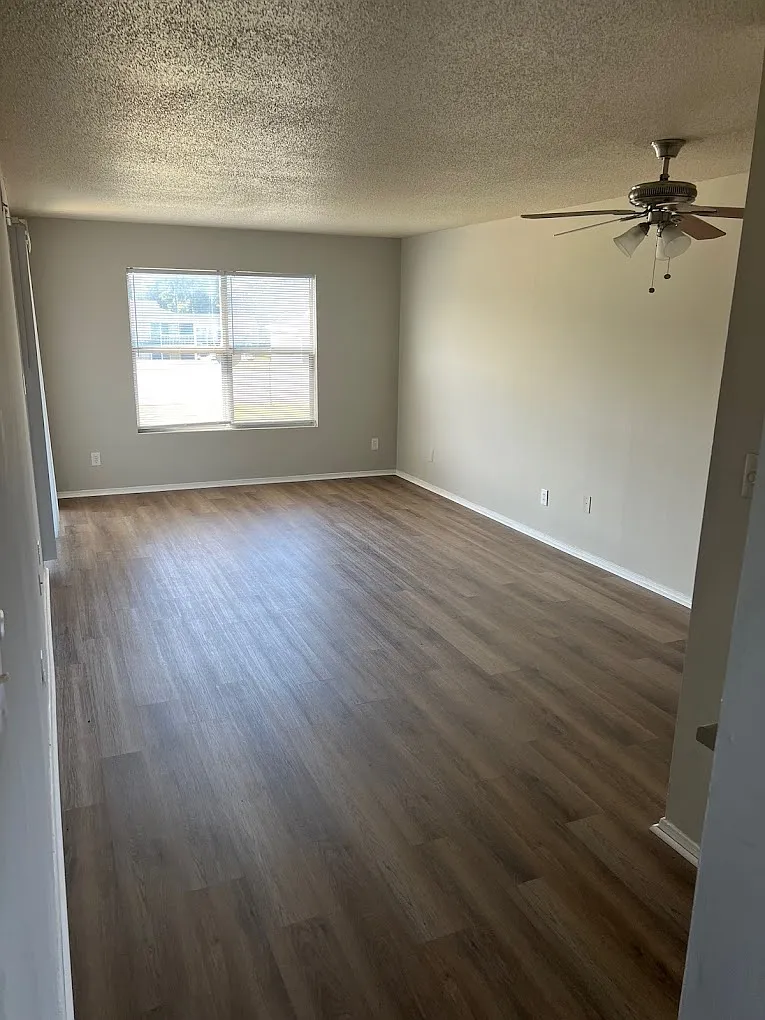 Pinecrest Village Apartments — Photo 2