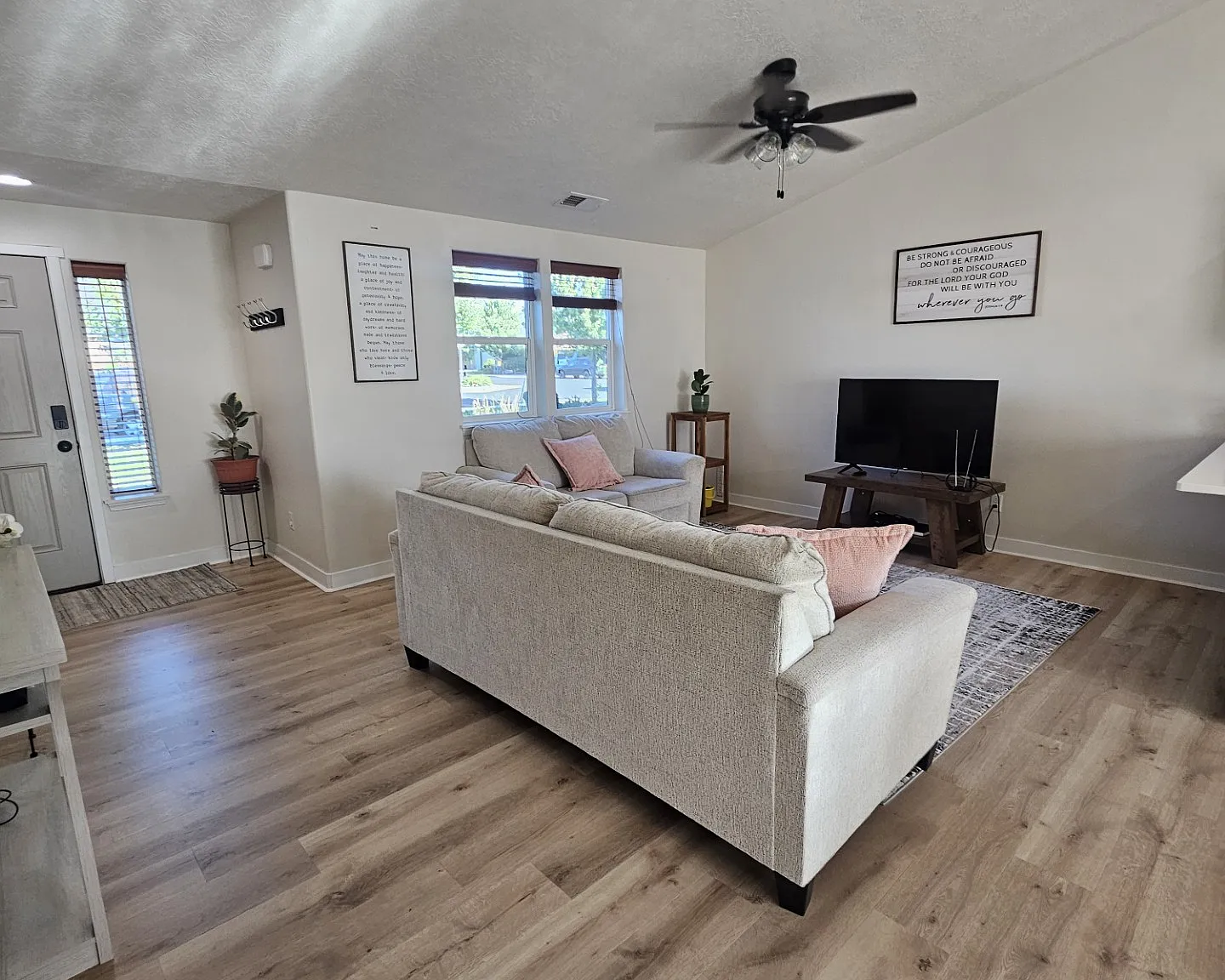 3 bed, 1148 sqft, $2,395 — Photo 4