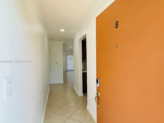 4th image of 1100 W 35th St APT 8