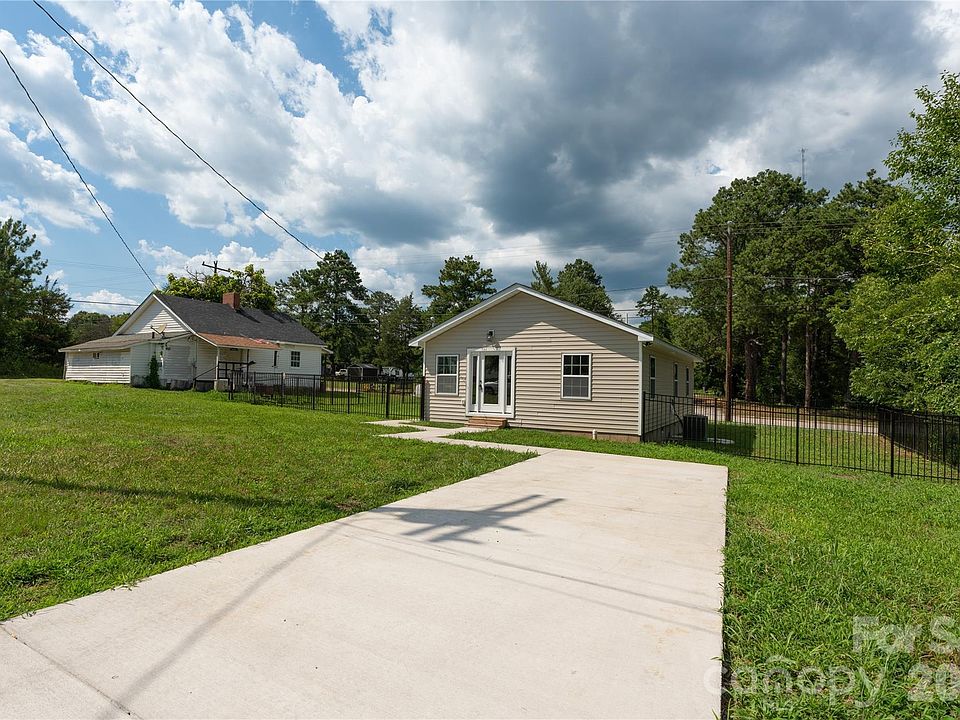 1st image of 724 Webber Ave