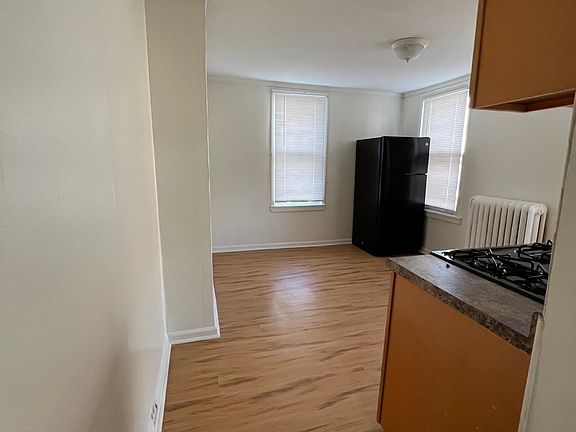 4th image of 2114 E Somerset St