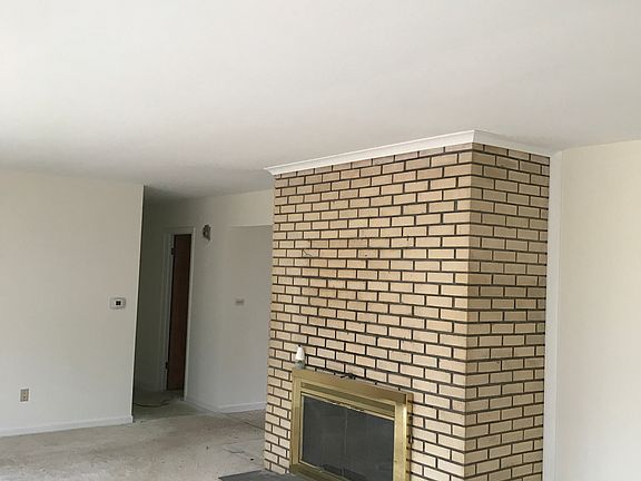 Fireplace in living/din room