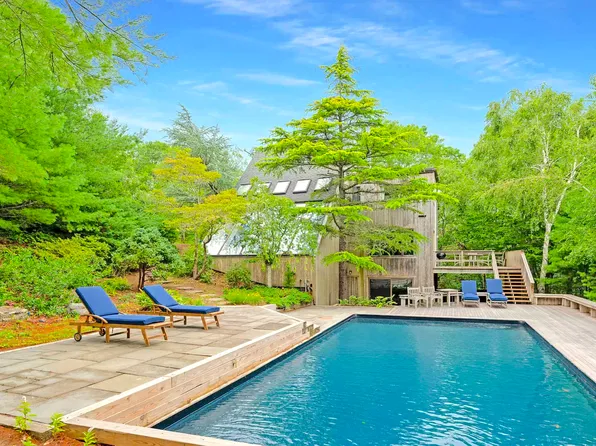https://photos.zillowstatic.com/fp/02aa51df4798d1279887ba7f0db76d9d-p_e.webp