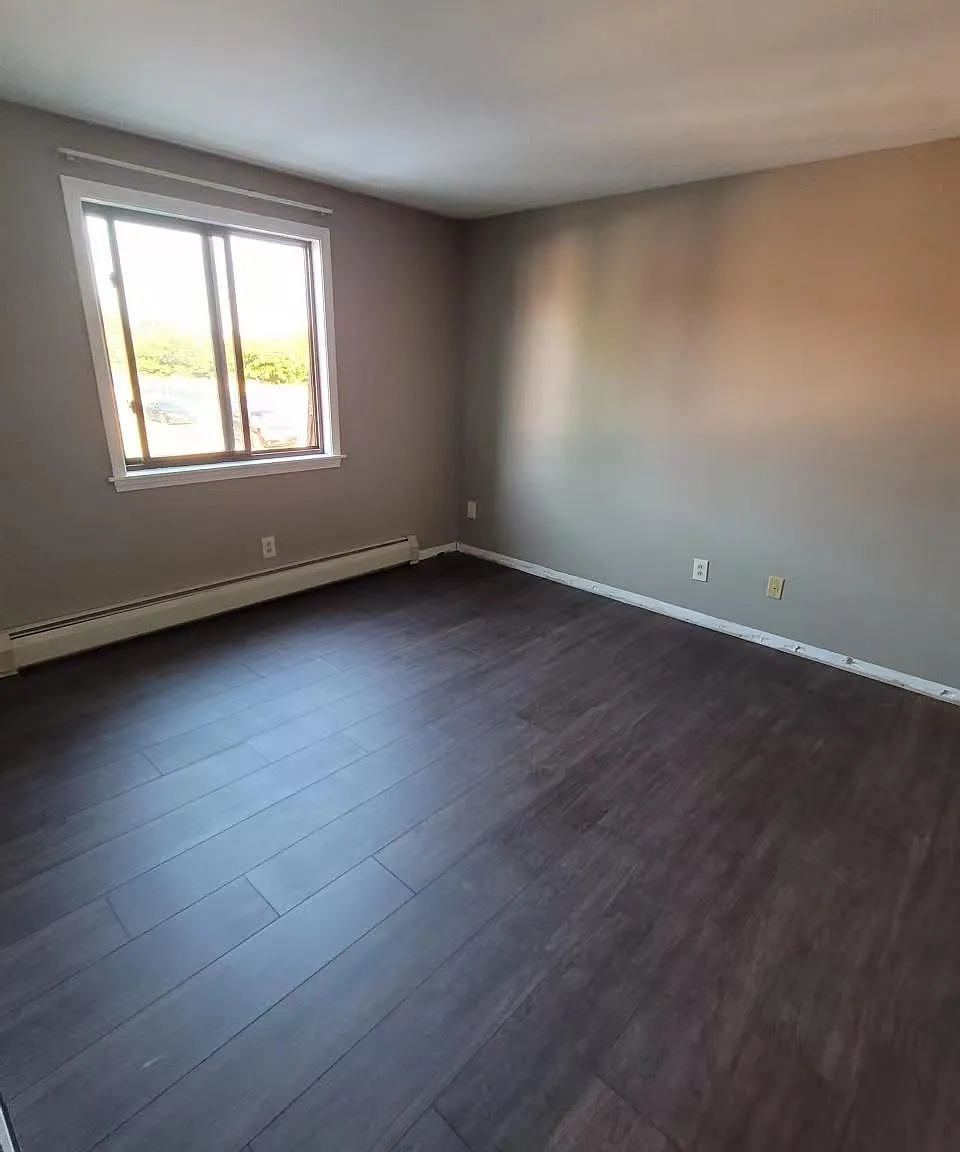 3906 Ridge Lea Rd — Photo 2