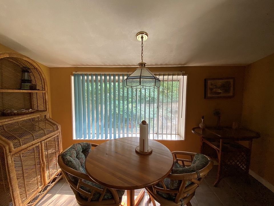 2nd image of 115 Whispering Oaks Trl