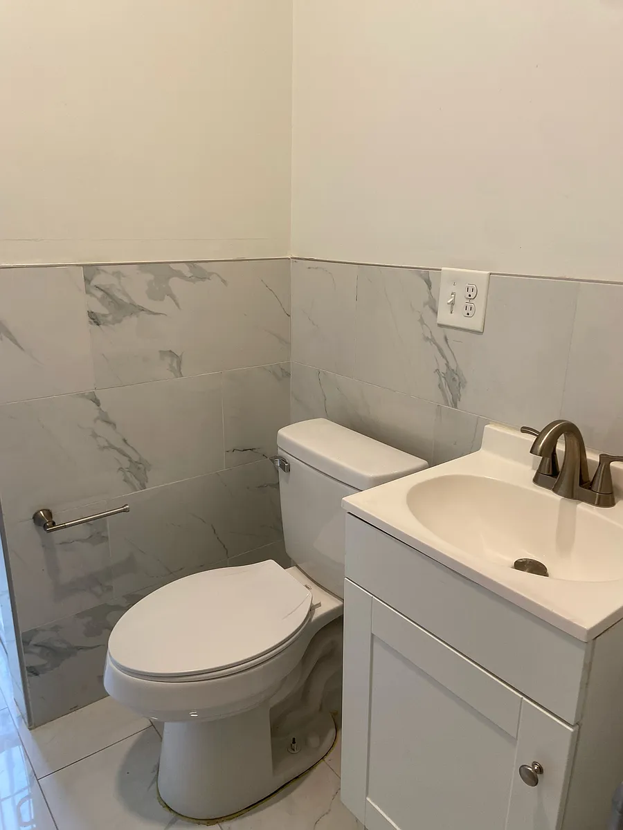 Building Photo - 33 Richards St #2