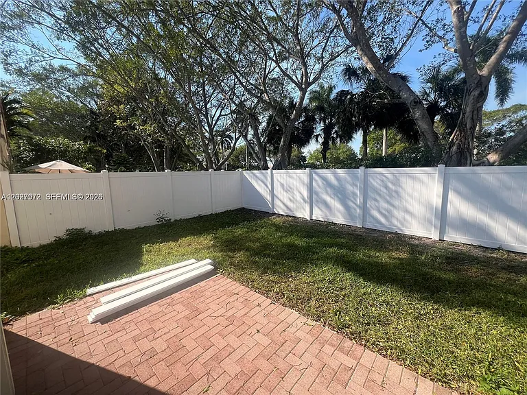 812 Garnet Cir — Photo 16