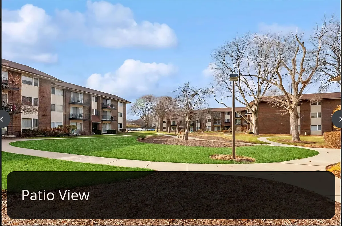 Building Photo - 5S066 Pebblewood Ln #B9