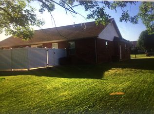 850 Wayne St, Carlyle, IL