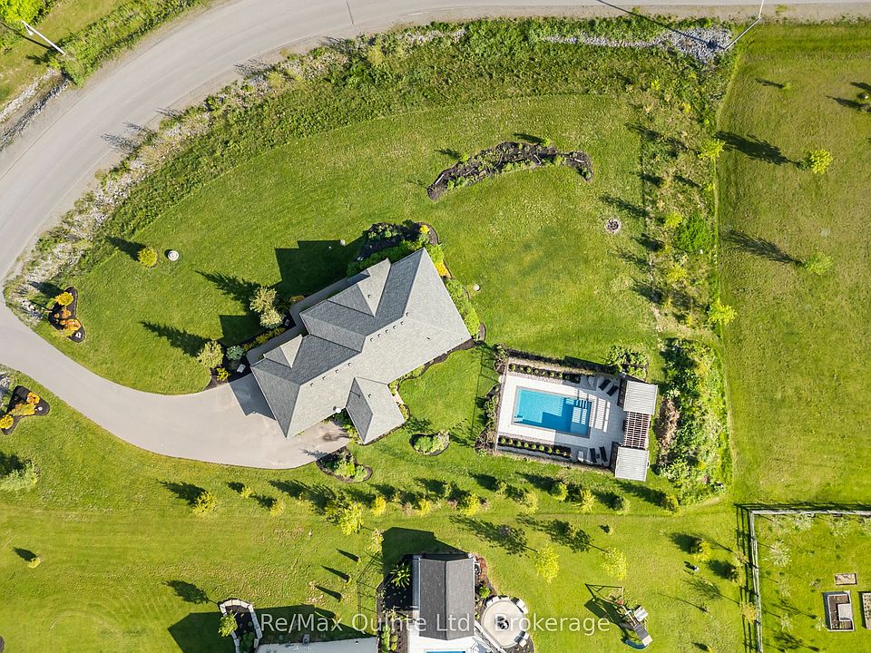 1st image of 68 Hiddenvalley Dr