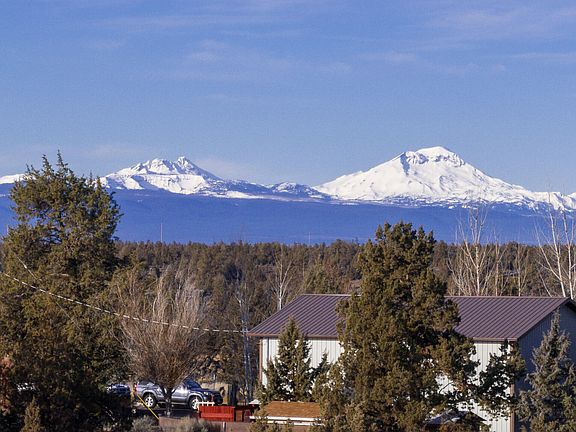 3rd image of 16065 SW Twin Lakes Rd