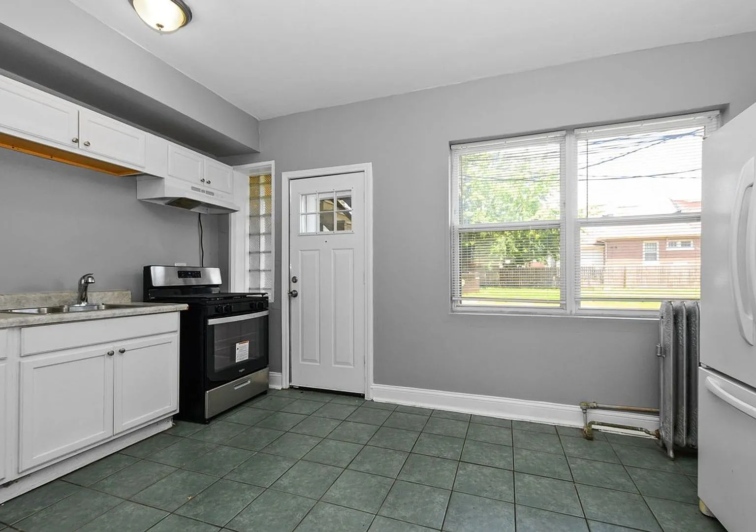 102-108 Memorial Dr — Photo 3