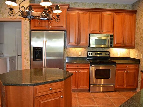 4th image of 4157 Dunmore Dr W