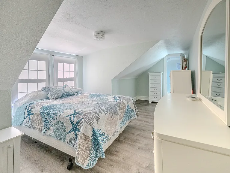 220 N Douglas Ave — Photo 13
