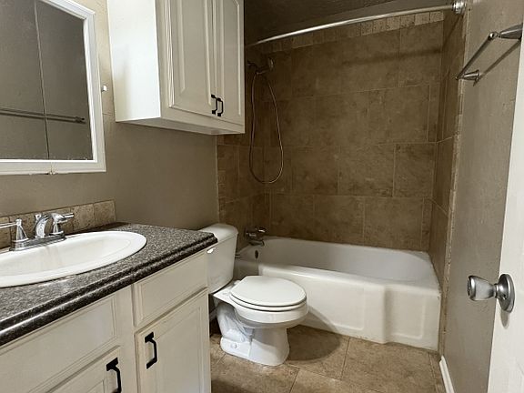 5th image of 4009 SE 25th St