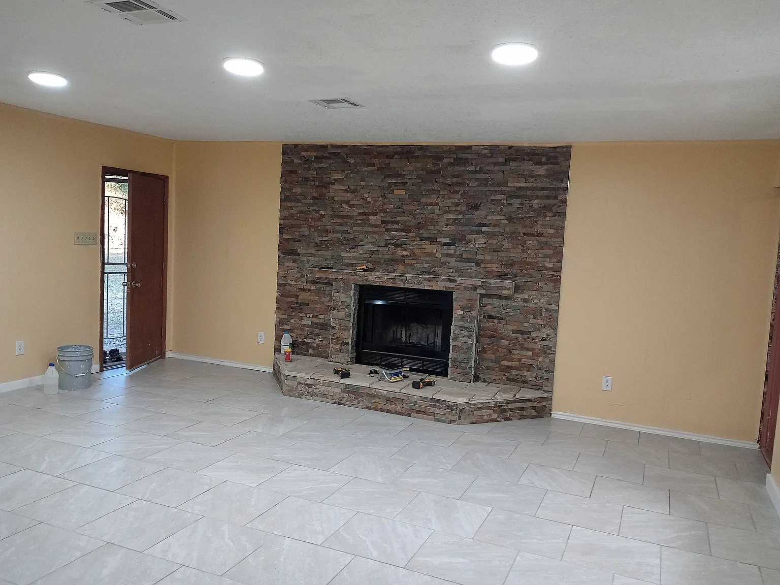 3 bed, 1980 sqft, $1,775 — Photo 3