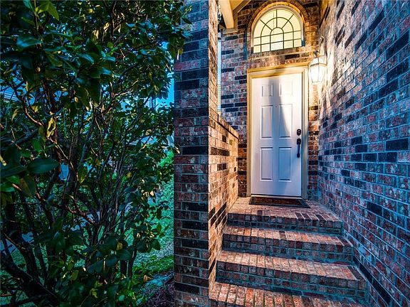 3rd image of 3812 Seminole Pl