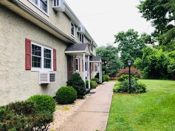 2883 E Walnut St APT 5, Colmar, PA 18915