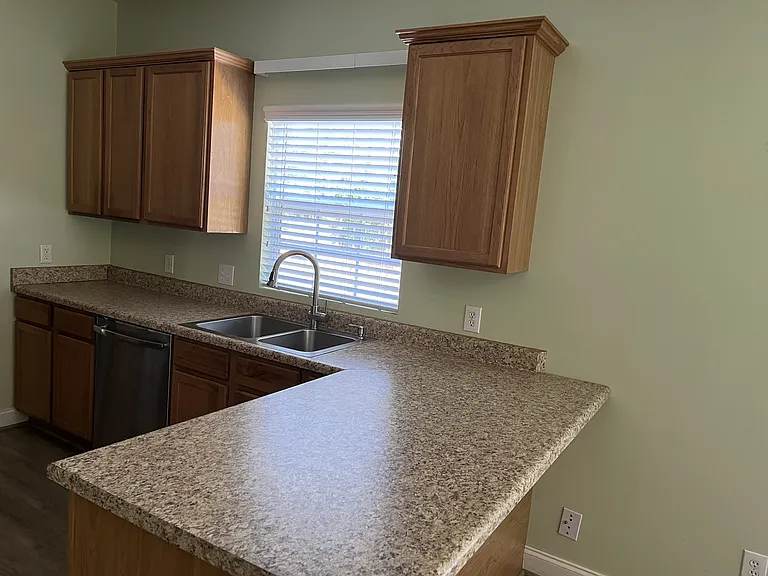 Kitchen (downstairs)