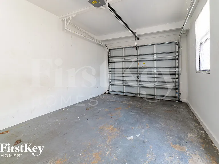 1389 Meadowbrook Dr — Photo 15