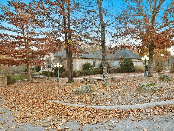 4th image of 2 Staxton Cir