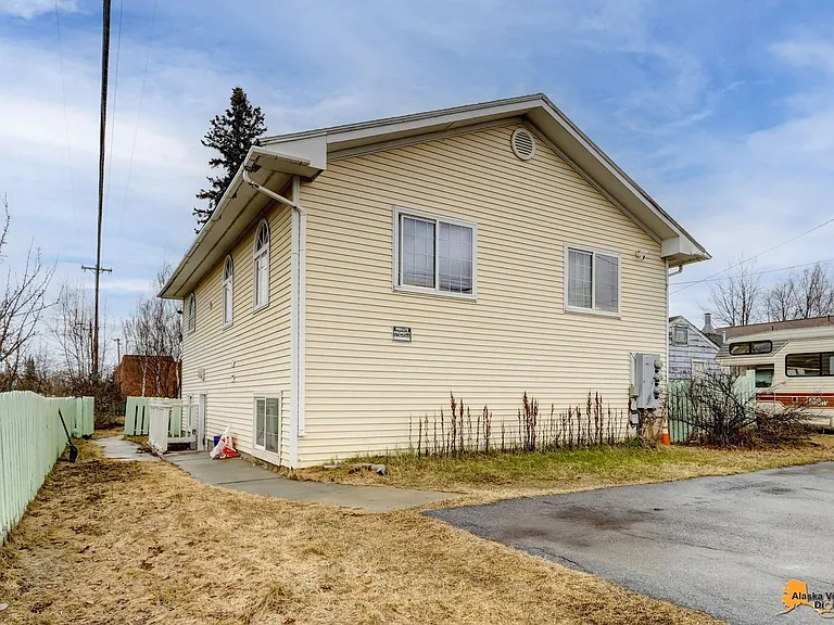 1100 E 10th Ave #2 — Photo 3