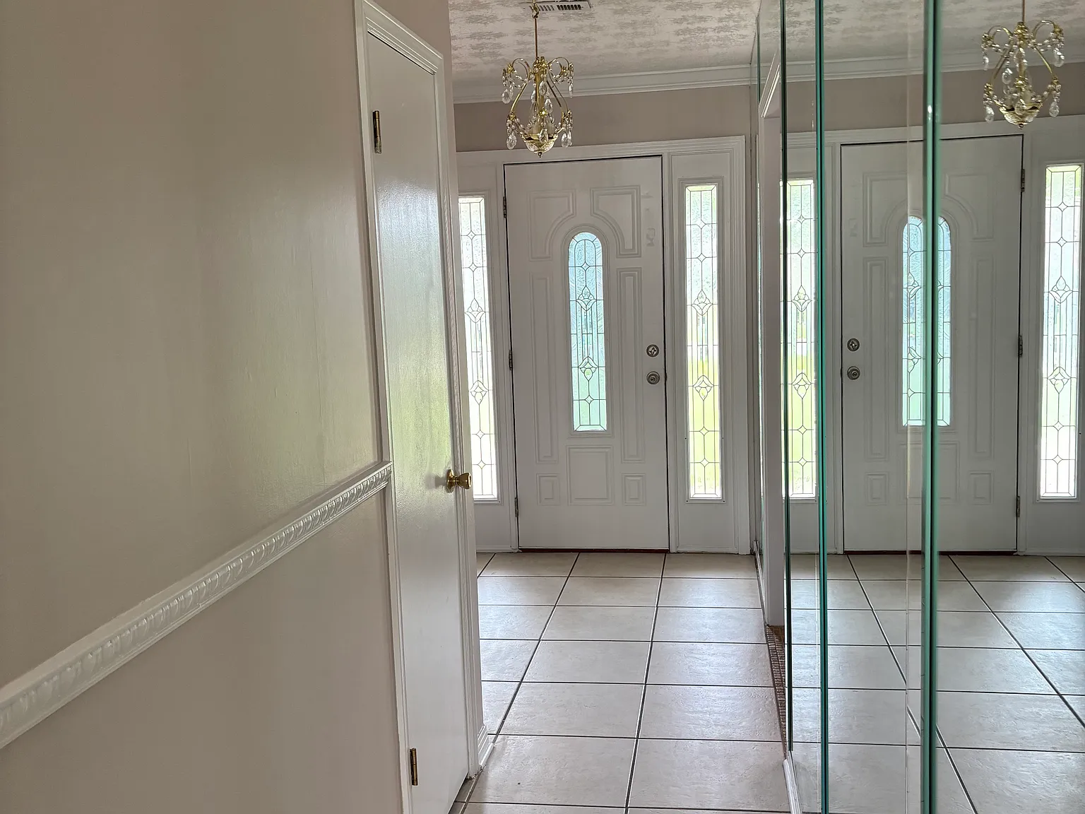 3 bed, 2007 sqft, $2,300 — Photo 3