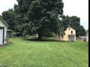 8 Smith St, Andover, NJ 07821