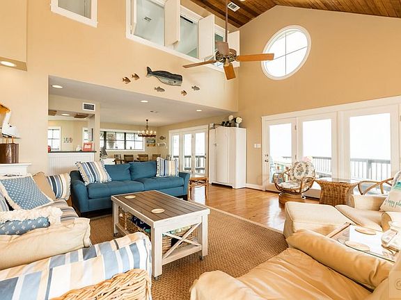 4th image of 4223 Sand Crab Ln