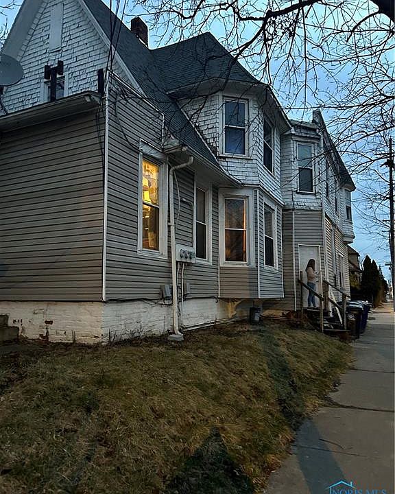 1st image of 458 Clark St