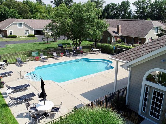 5th image of 305 Park Woods Ln