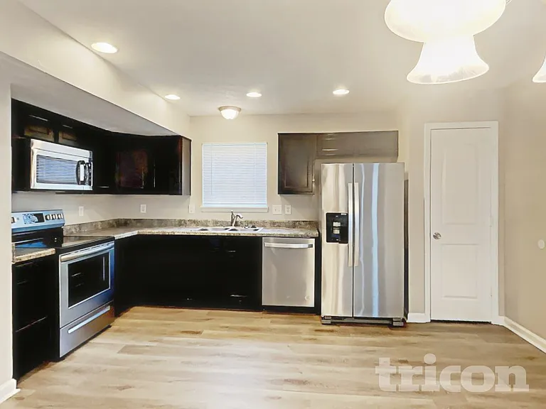 501 Foliage Ln — Photo 6