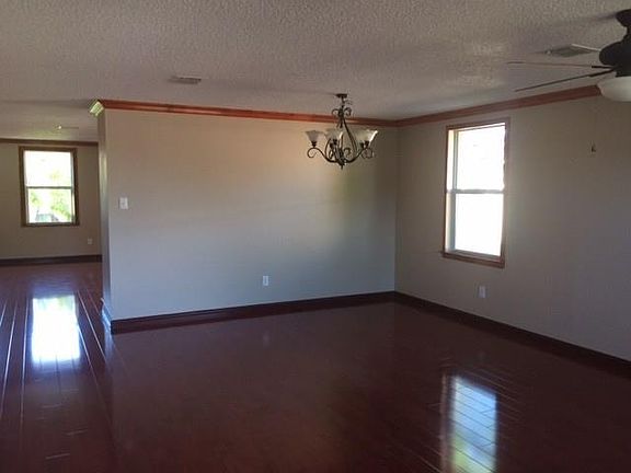 2nd image of 2915 Montague Trl