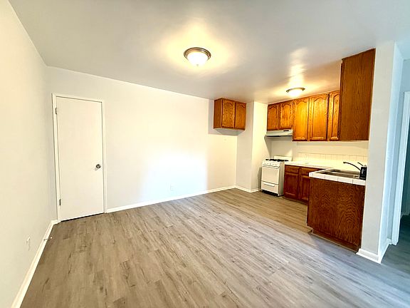 5th image of 421 W Elk Ave APT B