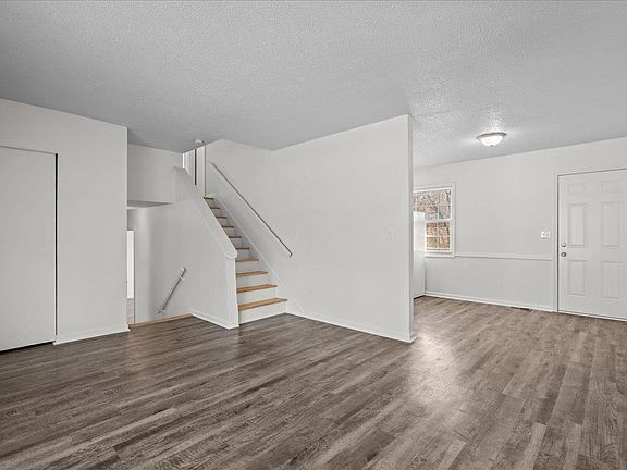 4th image of 423 Bethlehem Dr